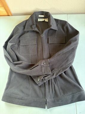 Women’s  Zip-Front Jacket in black
